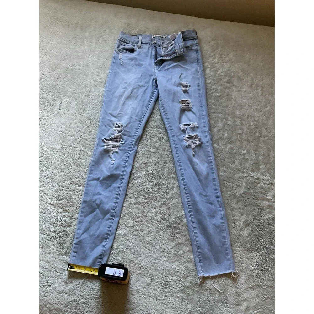 Levis 720 High Rise Super Skinny . Faded. Distressed. The Perfect Jean. So 26
